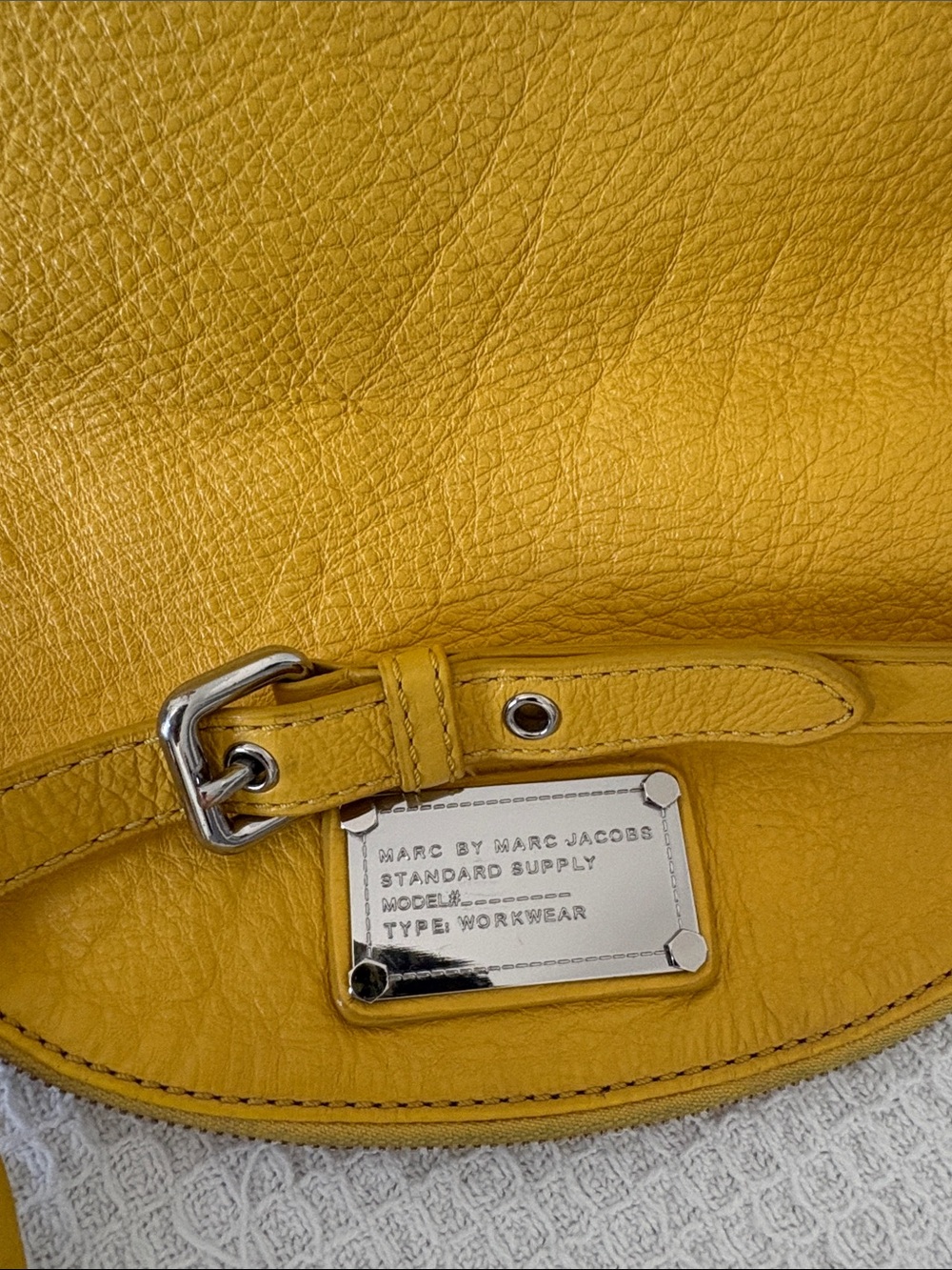 Marc by Marc Jacobs Yellow Pebbled Leather Shoulder Bag with Logo Interior - Picture 8 of 8